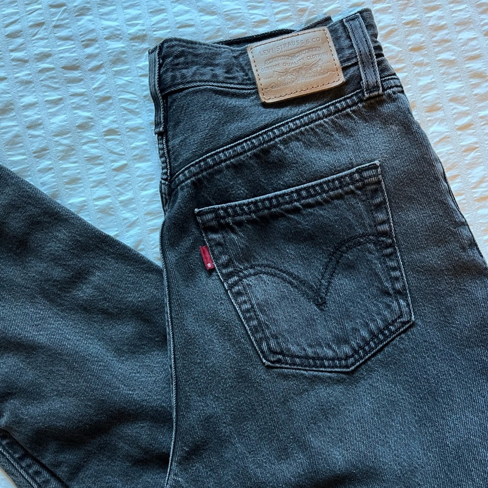 High Rise Black Levis Jeans